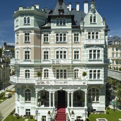 Přední pohled na vilu Savoy v hotelu Savoy Westend