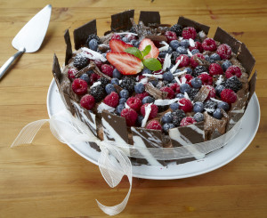 cokol dort s lesnim ovocem a parizskym kremem