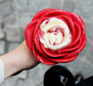 1_zmrzlinová růže ze zmrzlinářství Amorino_foto Media Training_repro zdarma